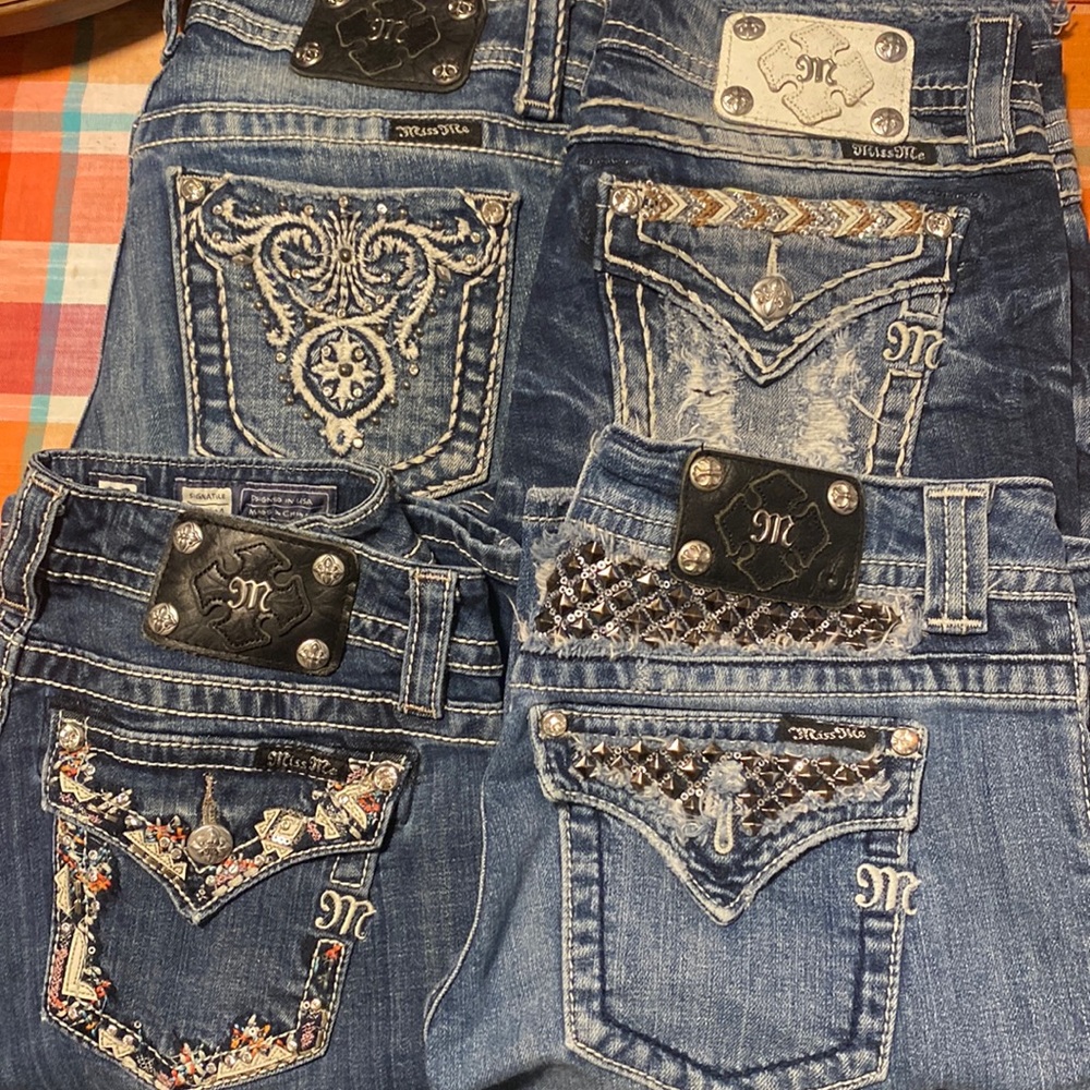4 pair of Miss Me Bermudas. Sz28 and 29.